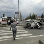 Belediye Otobüsü Otomobille Çarpıştı: 9 Kişi Yaralandı