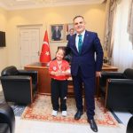 Down Sendromlu Şampiyon Serra, Vali Akbıyık’ın Konuğu Oldu